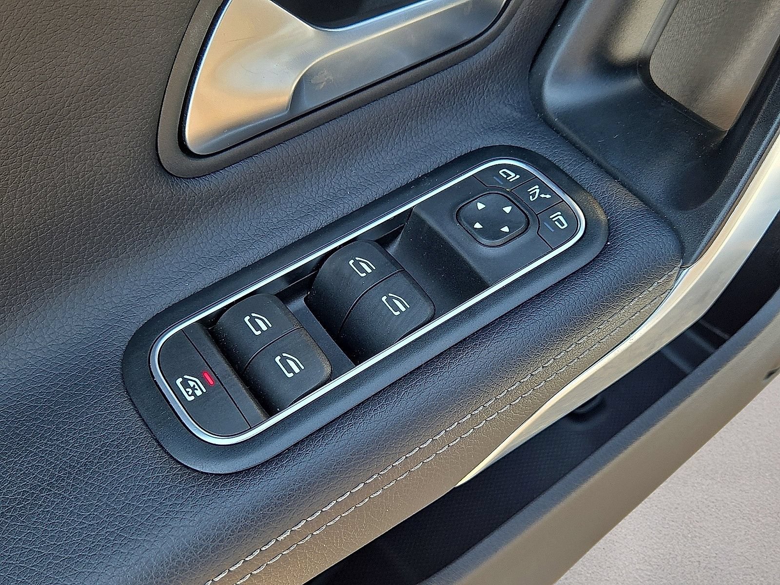 Used 2023 Mercedes-Benz CLA 250 4MATIC w/ Premium Package image 21