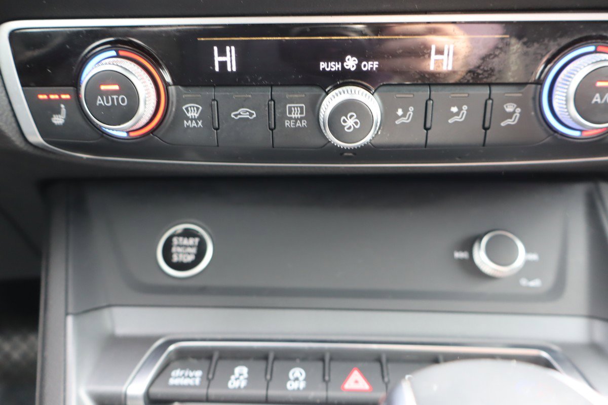 Used 2025 Audi Q3 2.0T Premium w/ Convenience Package image 13