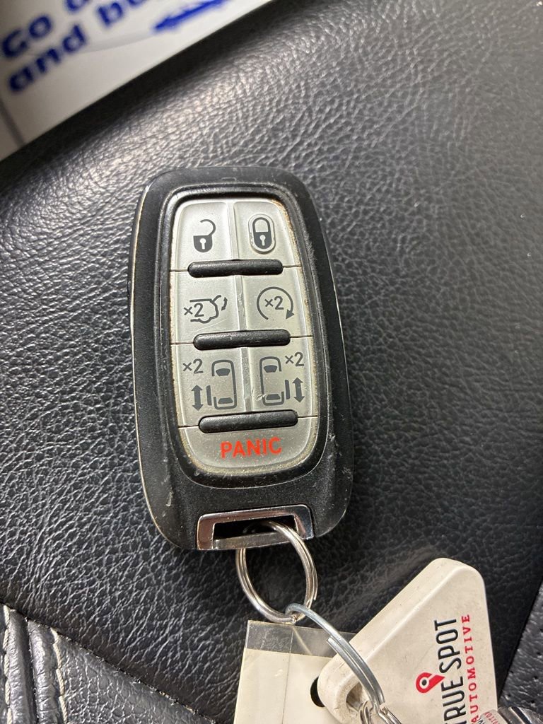 Used 2022 Chrysler Pacifica Touring-L FWD image 23