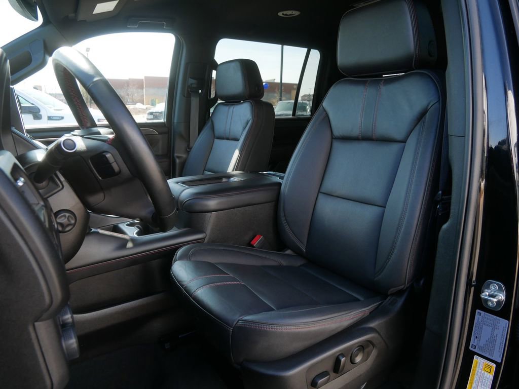 Used 2024 Chevrolet Suburban RST w/ Luxury Package AWD/4WD image 10