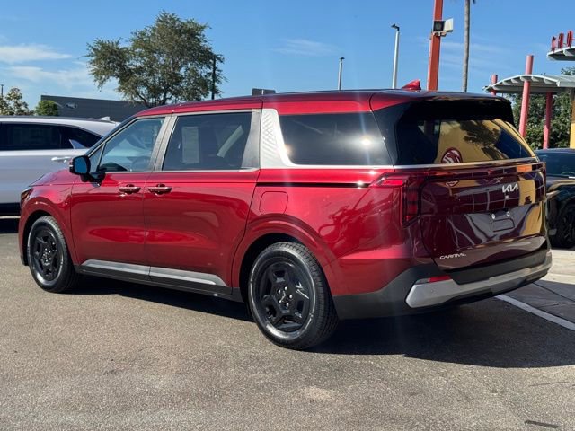 Used 2025 Kia Carnival FWD image 3