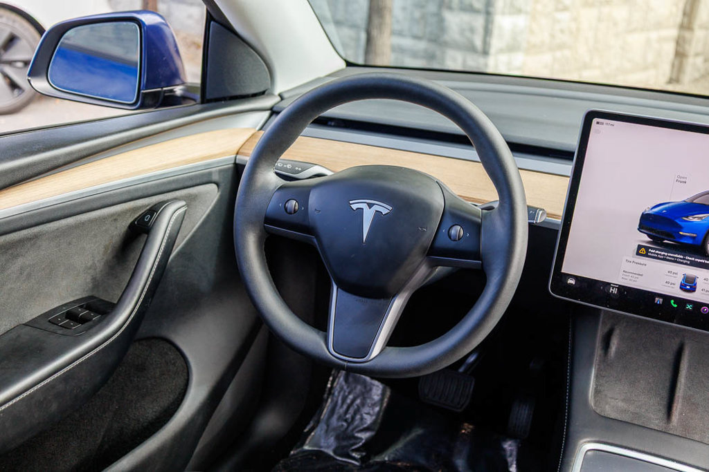 Used 2024 Tesla Model Y Long Range AWD/4WD image 29