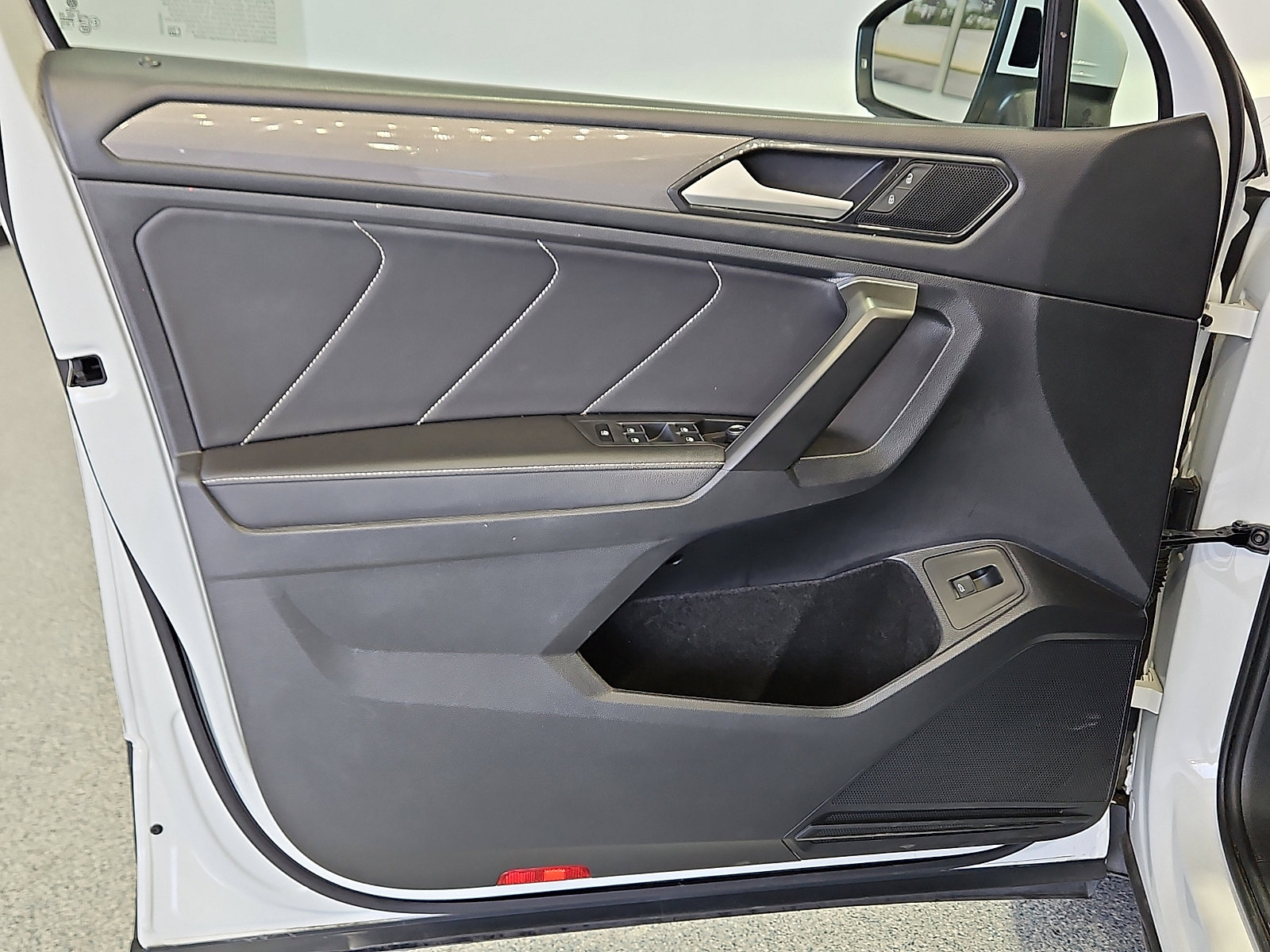 Certified 2022 Volkswagen Tiguan SE FWD image 12