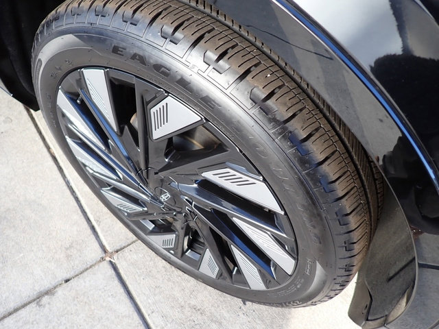 Certified 2025 Lincoln Nautilus Reserve w/ Jet Appearance Package AWD/4WD image 10