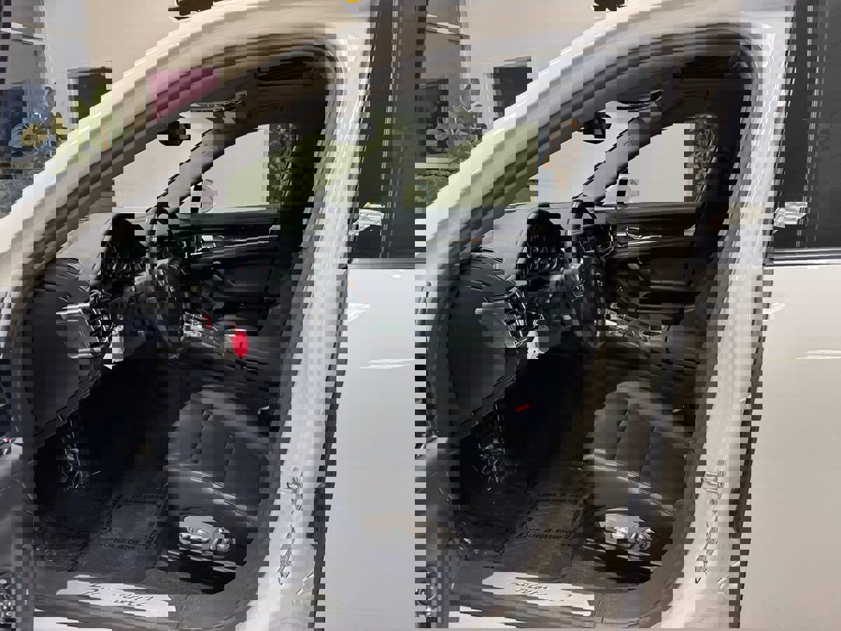 Used 2012 Porsche Panamera 4 image 11