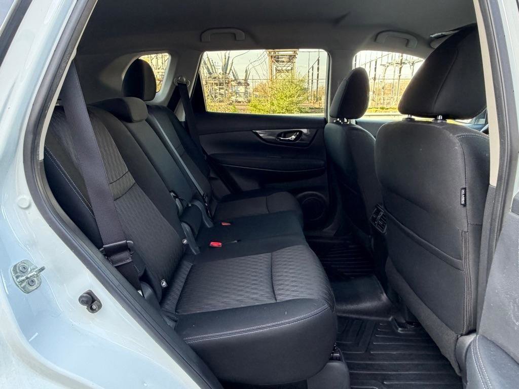 Used 2018 Nissan Rogue SV image 19
