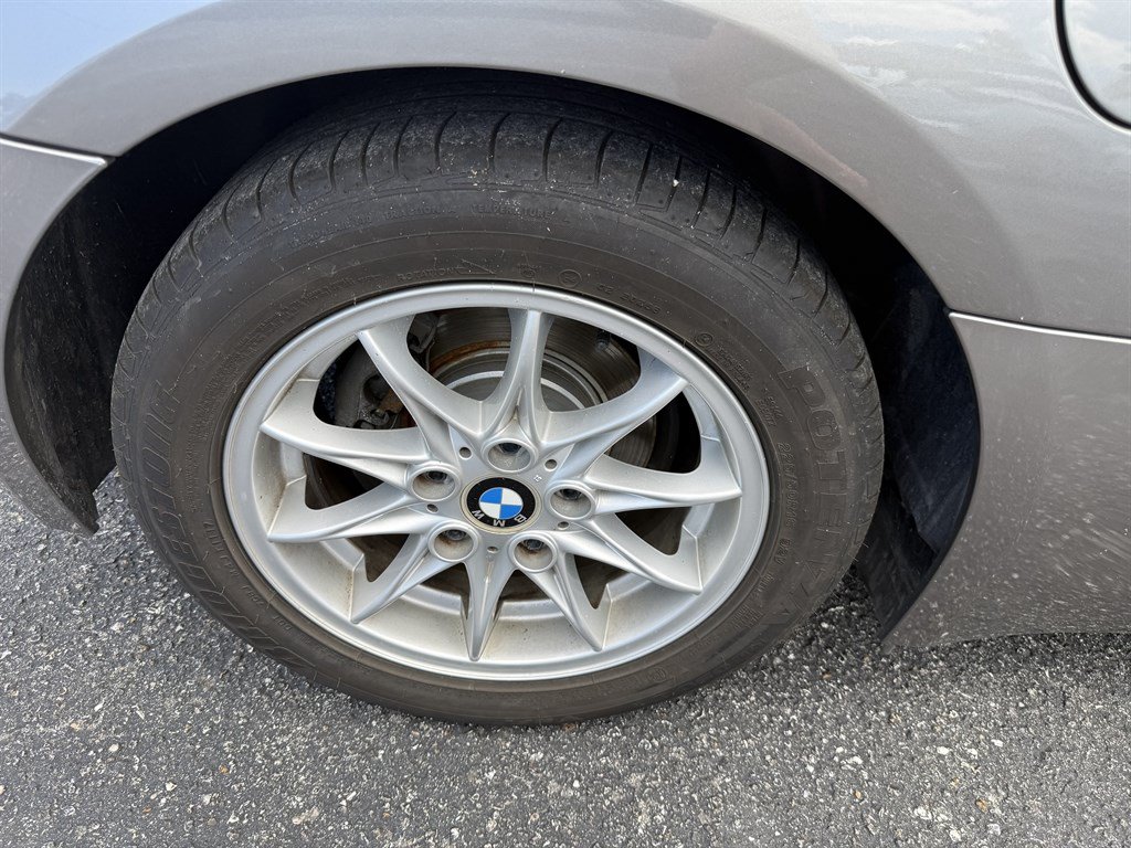 Used 2004 BMW Z4 2.5i RWD image 11