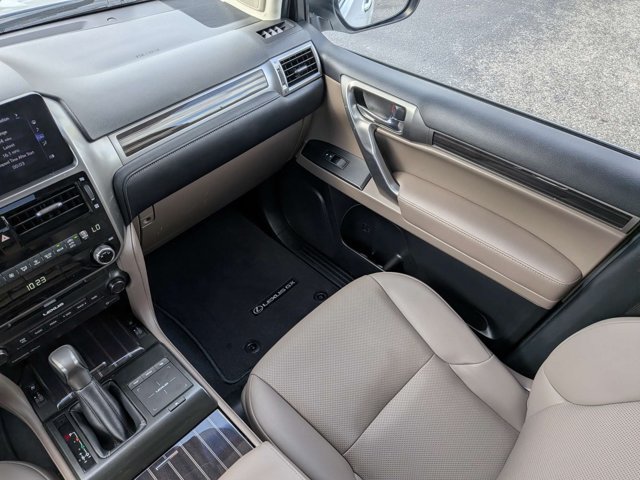 Used 2022 Lexus GX 460 Premium w/ Premium Package AWD/4WD image 17