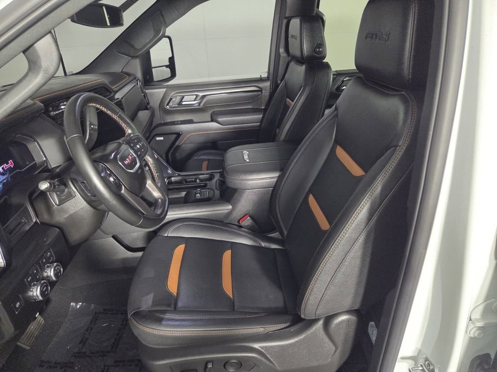 Used 2025 GMC Sierra 2500 AT4 image 12