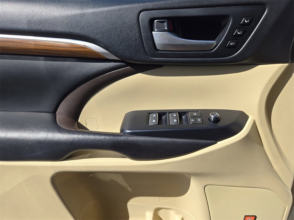 Used 2018 Toyota Highlander Limited w/ Protection Package #3 image 24