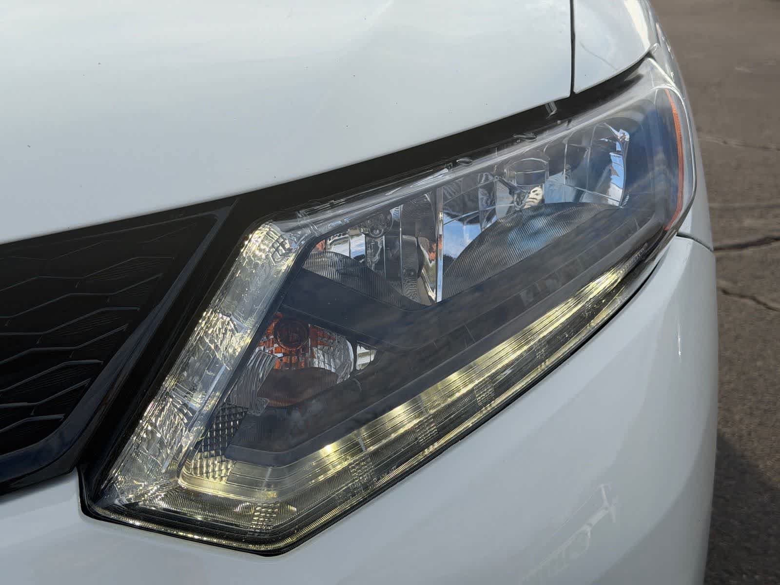 Used 2014 Nissan Rogue SV FWD image 32