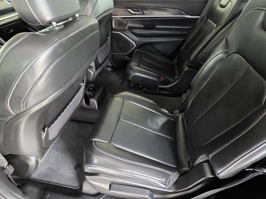 Used 2022 Jeep Grand Cherokee L Limited RWD image 9