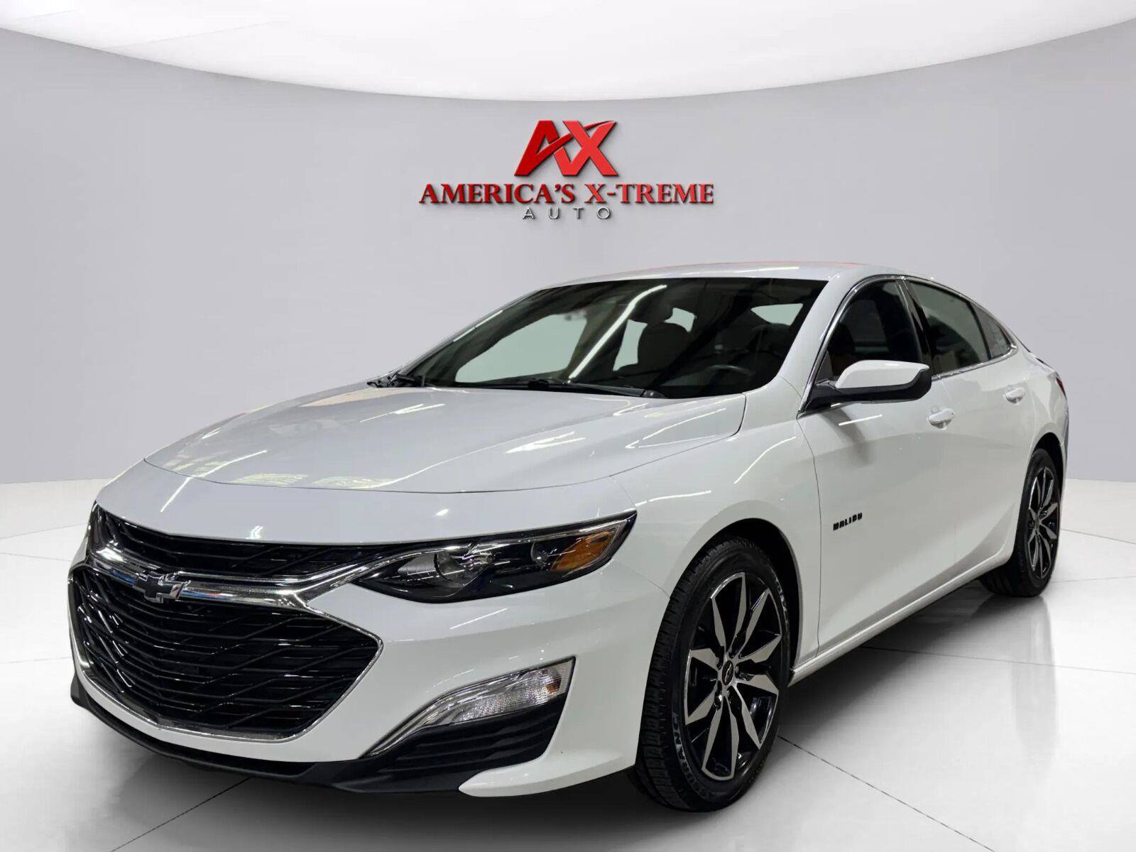 Used 2023 Chevrolet Malibu RS FWD image 2