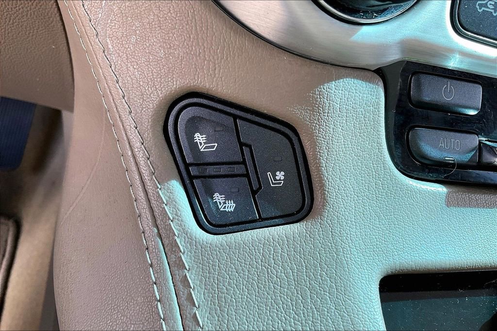 Used 2017 GMC Yukon XL SLT w/ Premium Edition image 35