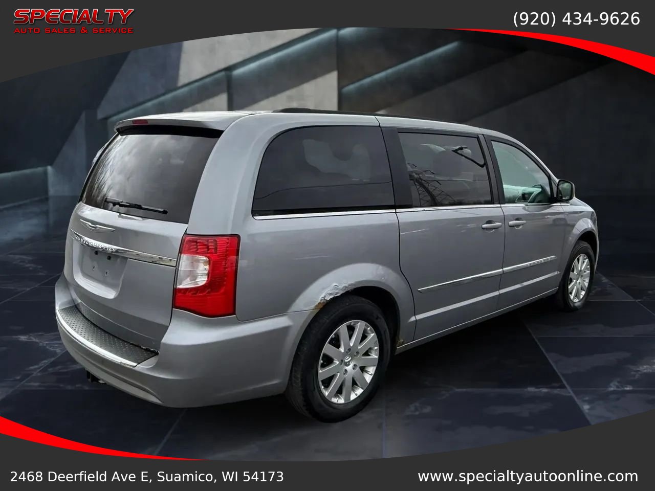 Used 2013 Chrysler Town & Country Touring FWD image 9