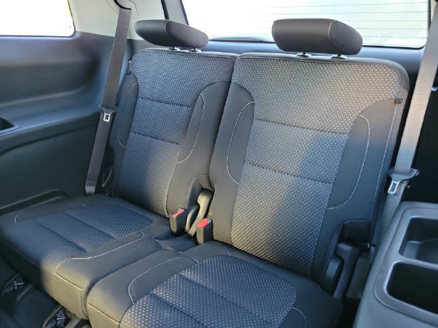 Used 2023 GMC Acadia SLE w/ Driver Convenience Package FWD image 11