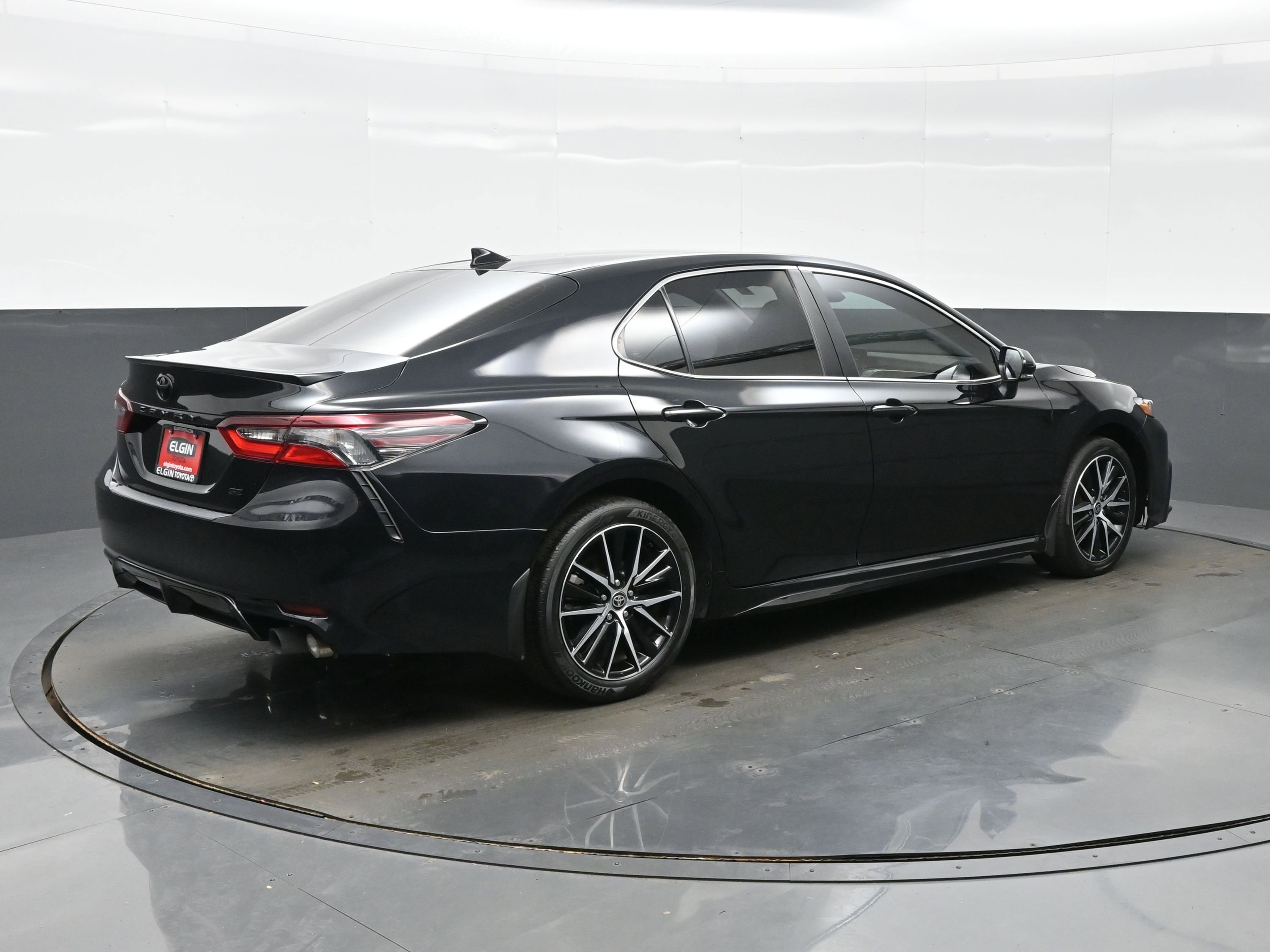 Used 2024 Toyota Camry SE FWD image 6