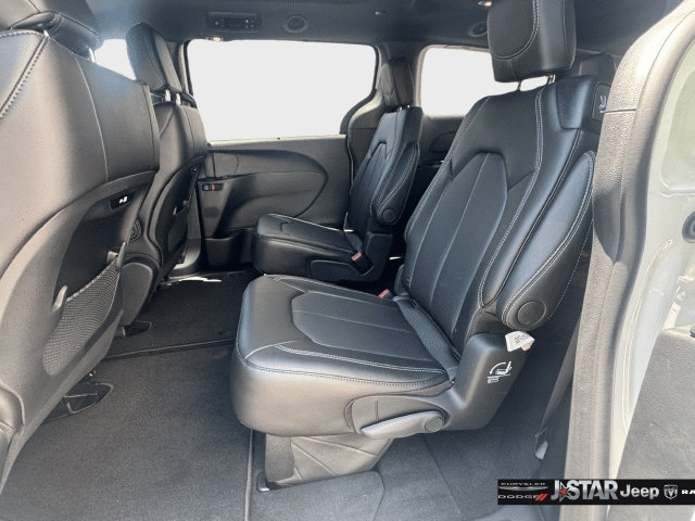 New 2027 Chrysler Pacifica Select w/ Family Tech Group FWD image 14