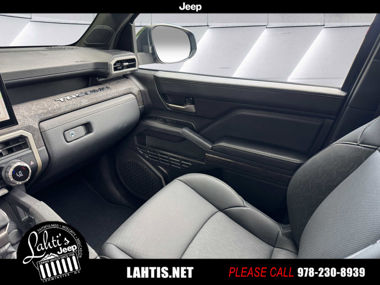 Used 2025 Toyota Tacoma Limited image 14