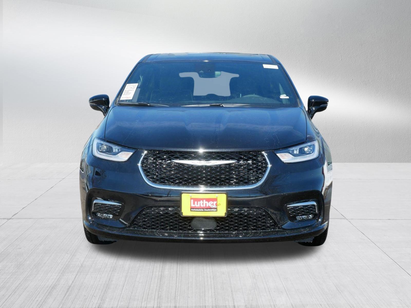 New 2026 Chrysler Pacifica Limited FWD image 2
