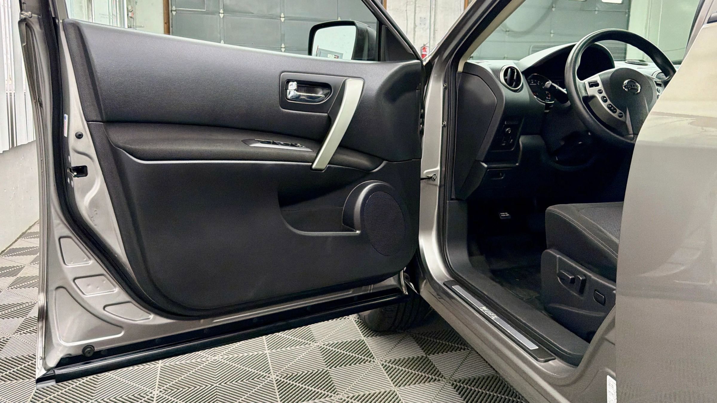 Used 2012 Nissan Rogue SV image 5