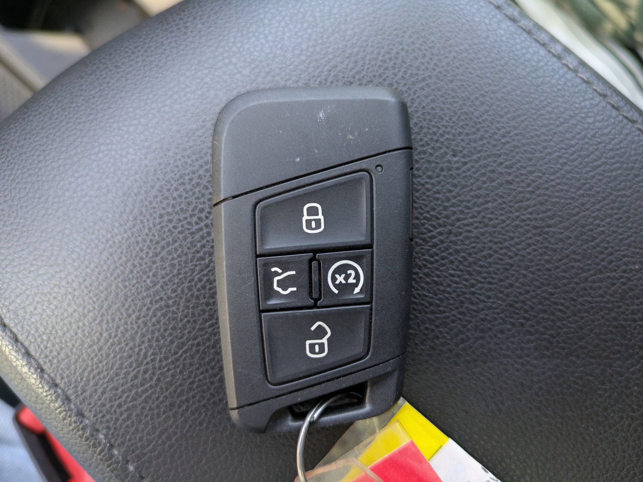 Used 2024 Volkswagen Tiguan SE w/ Panoramic Sunroof Package FWD image 28