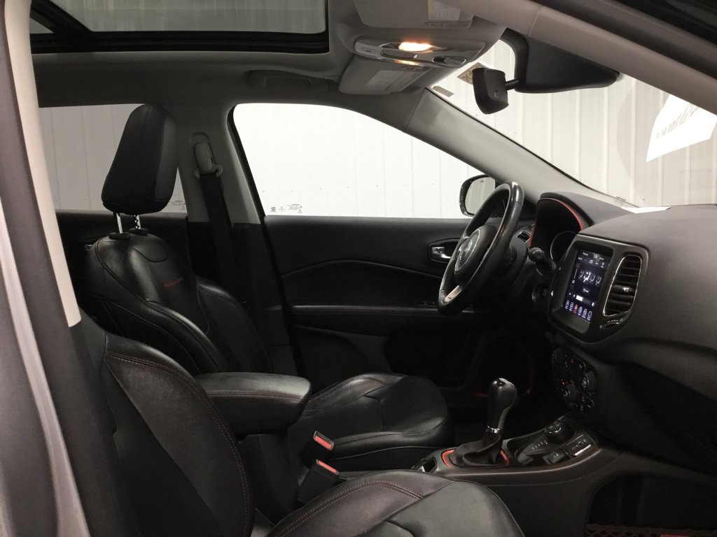 Used 2019 Jeep Compass Trailhawk w/ Leather Interior Group AWD/4WD image 23
