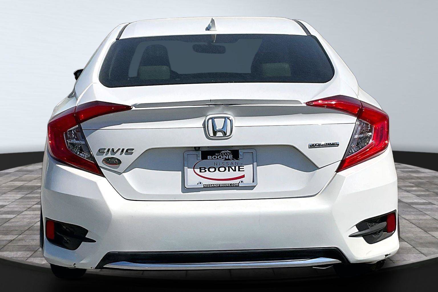 Used 2019 Honda Civic Touring image 4