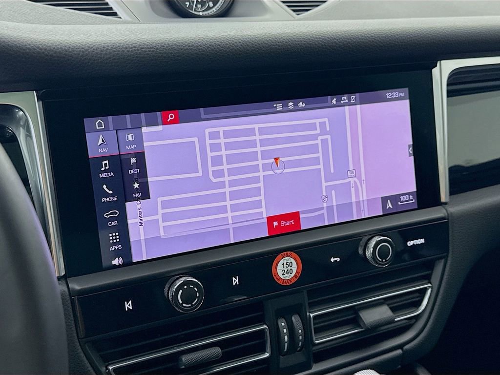 Certified 2025 Porsche Macan AWD/4WD image 20