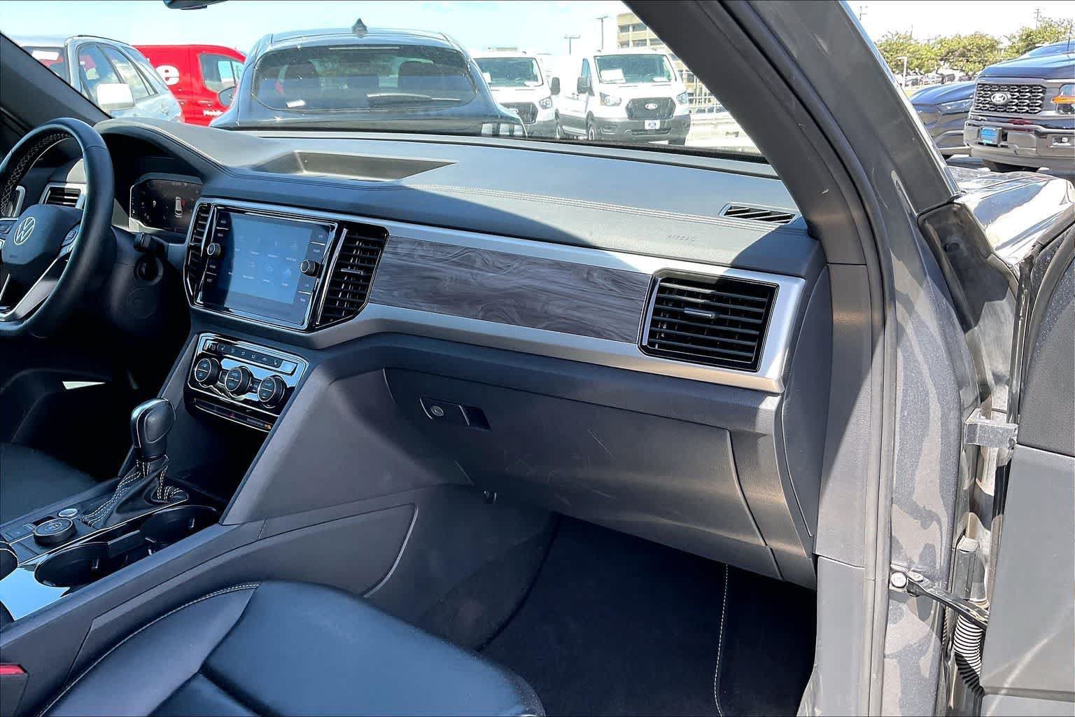 Used 2022 Volkswagen Atlas Cross Sport SE AWD/4WD image 23