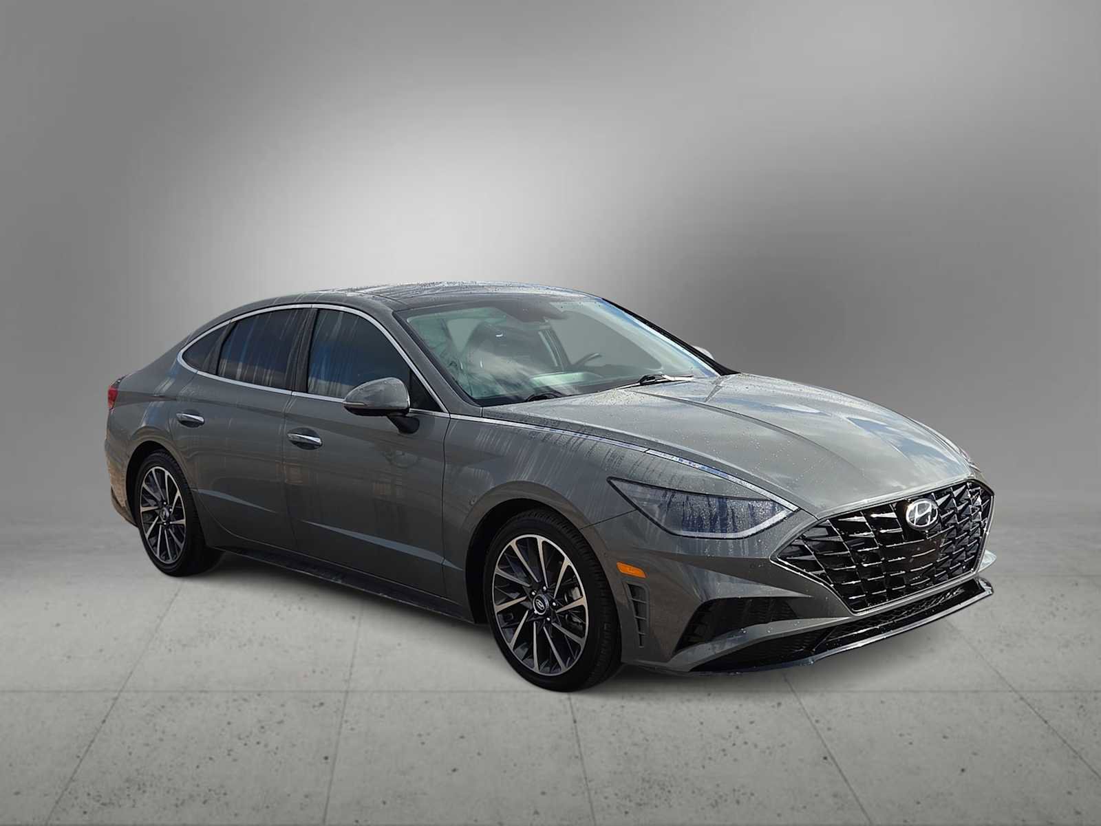 Used 2021 Hyundai Sonata Limited w/ Preferred Accessory Package image 2