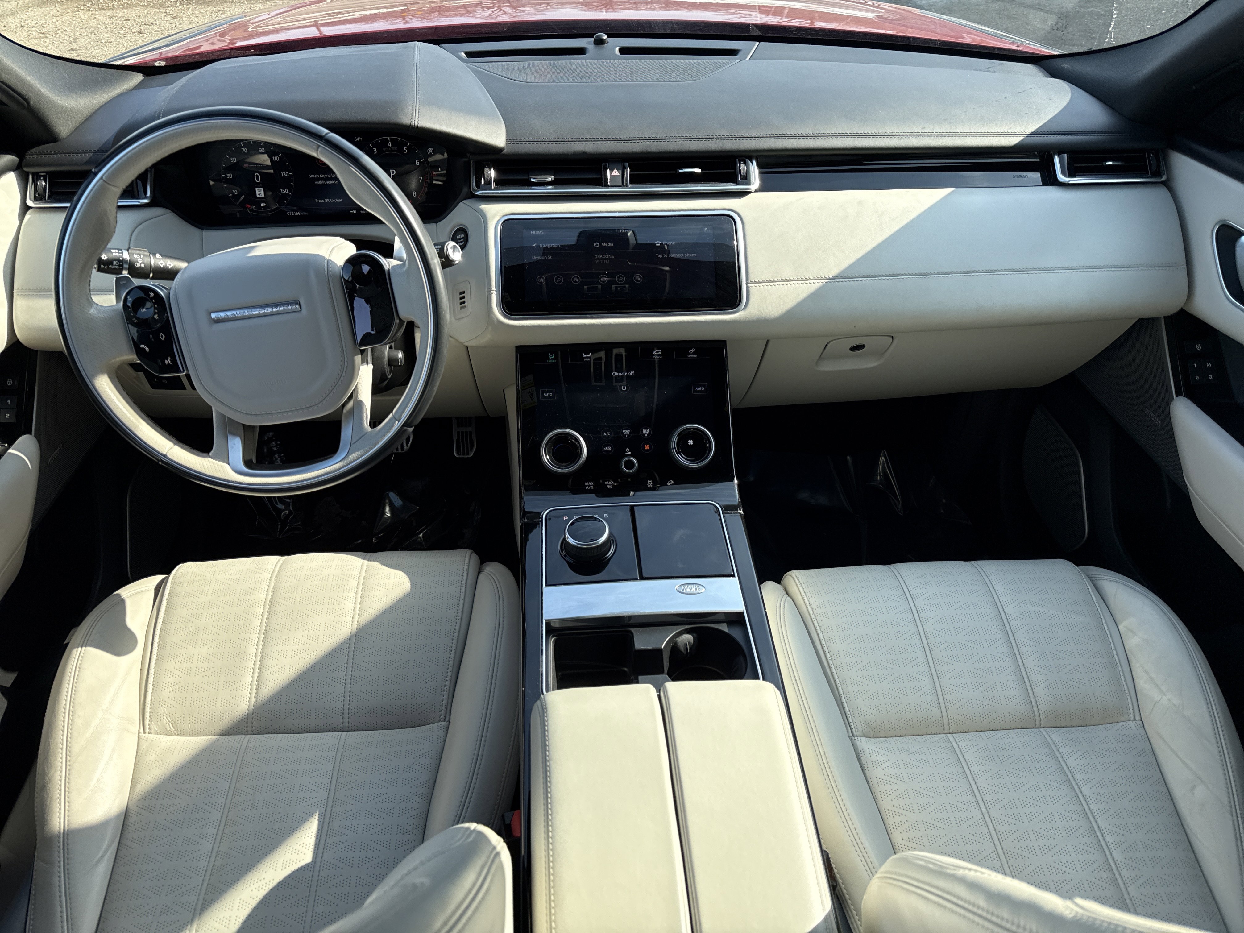 Used 2018 Land Rover Range Rover Velar R-Dynamic SE image 29