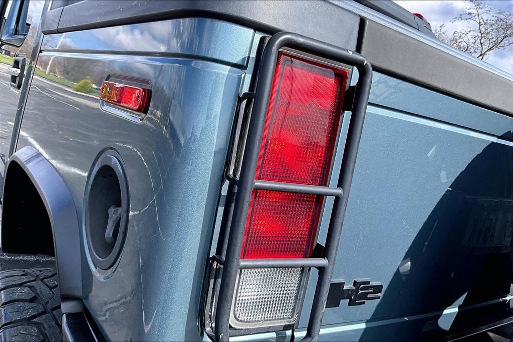 Used 2005 HUMMER H2 SUT w/ Preferred Equipment Group image 29