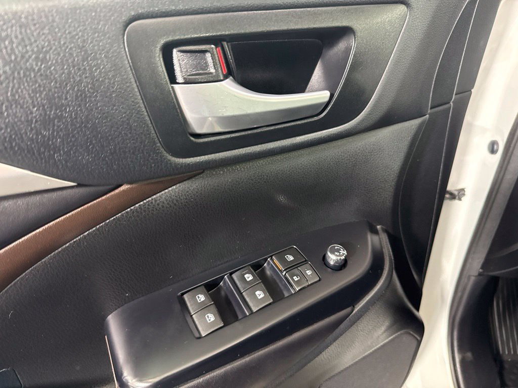 Used 2017 Toyota Highlander XLE AWD/4WD image 21
