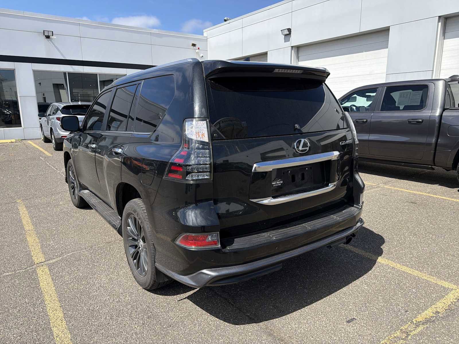 Used 2023 Lexus GX 460 Premium w/ Accessory Package image 4