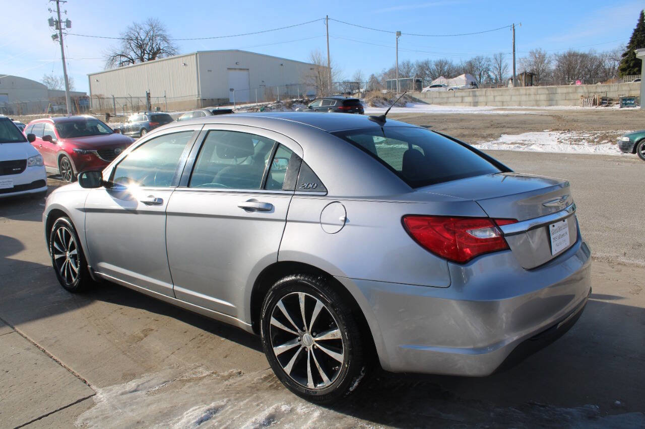 Used 2013 Chrysler 200 Touring w/ S Exterior Appearance Pkg image 6