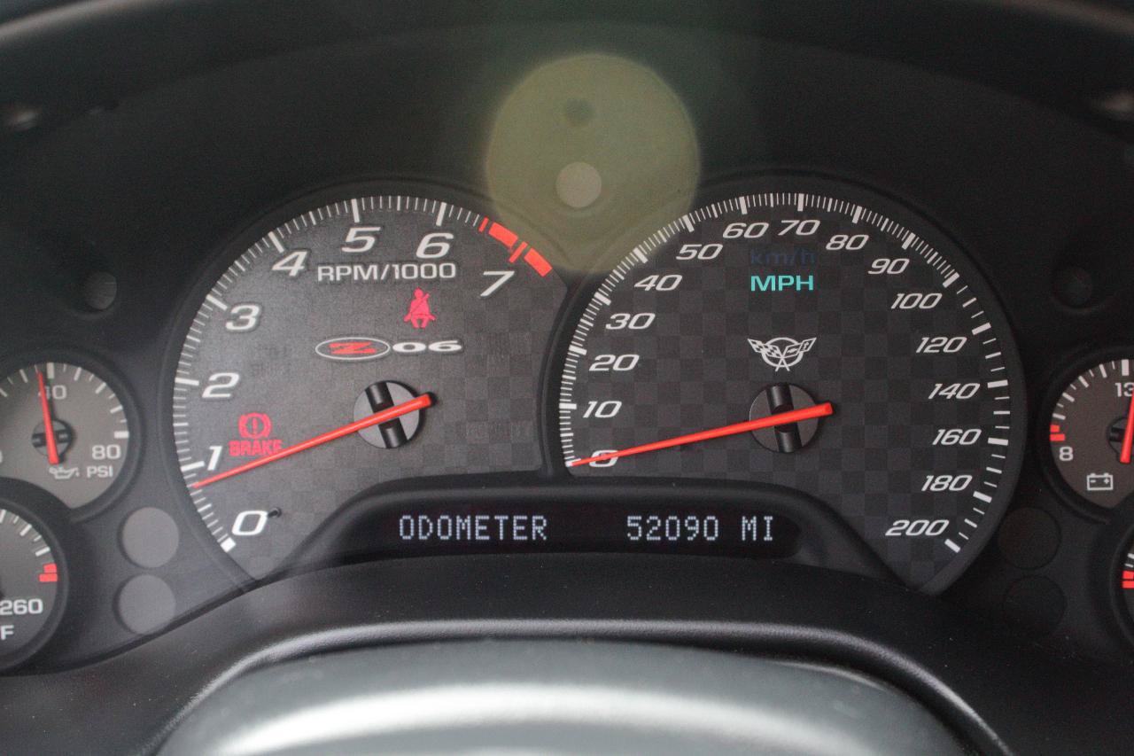 Used 2004 Chevrolet Corvette Z06 w/ Memory Package RWD image 9