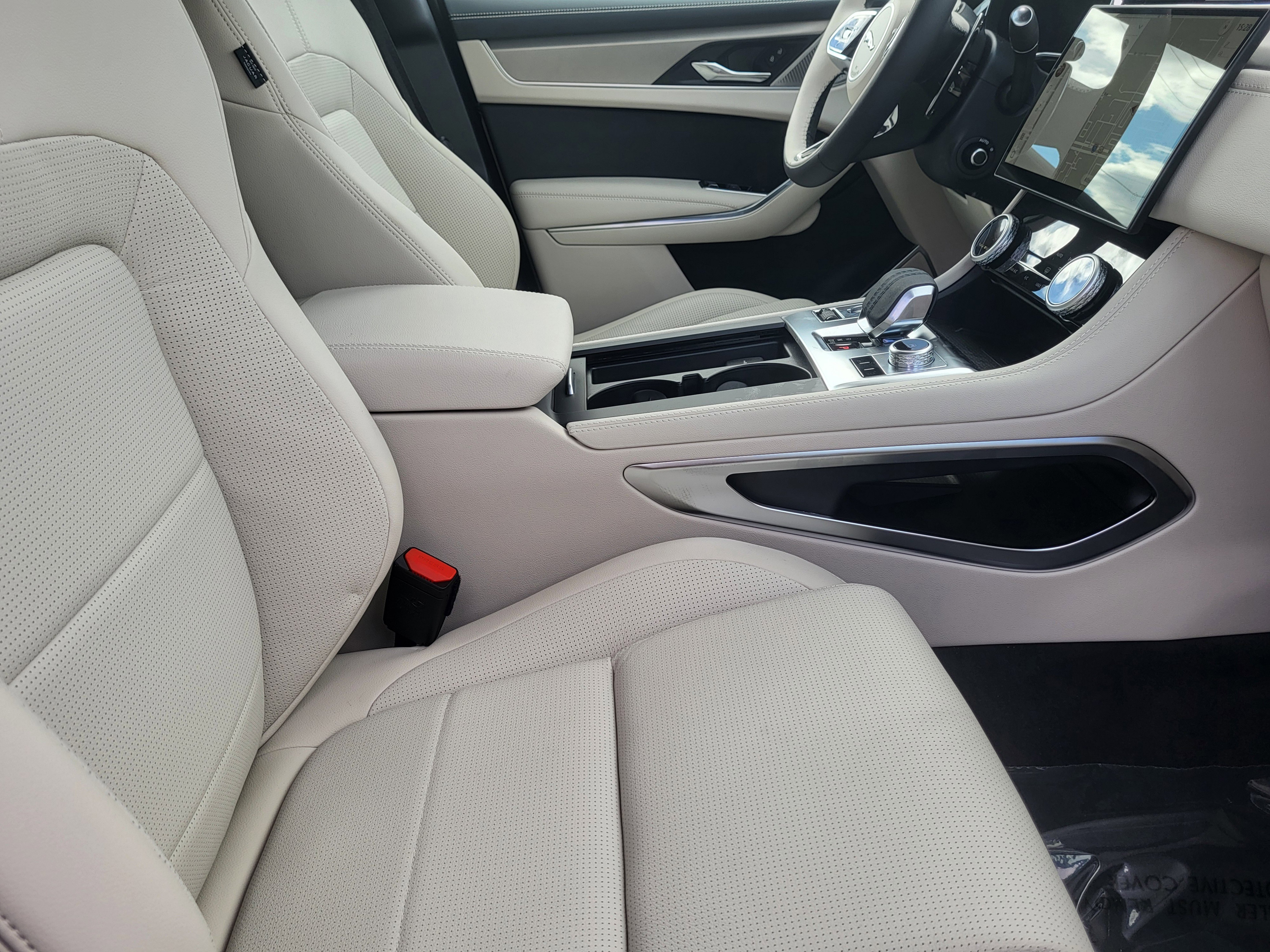 New 2026 Jaguar F-PACE R-Dynamic S image 17