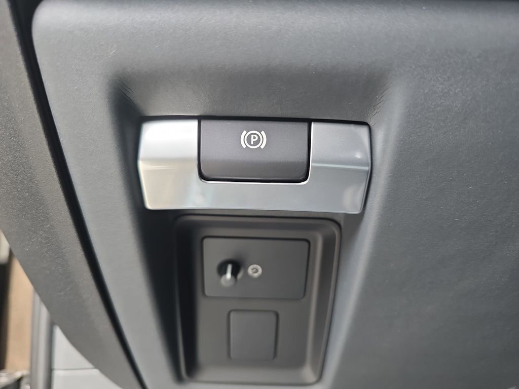 New 2026 Land Rover Defender 110 OCTA image 26