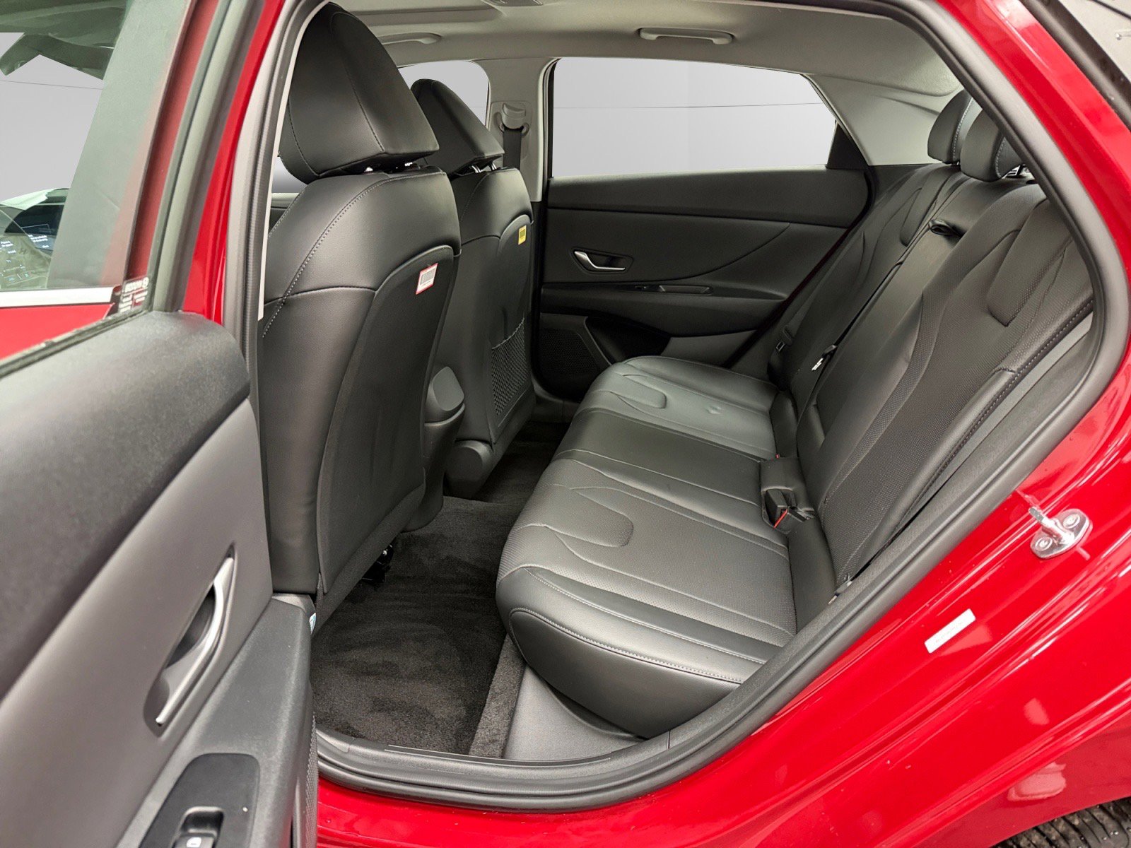 Certified 2023 Hyundai Elantra Limited w/ Preferred Accessory Package image 13