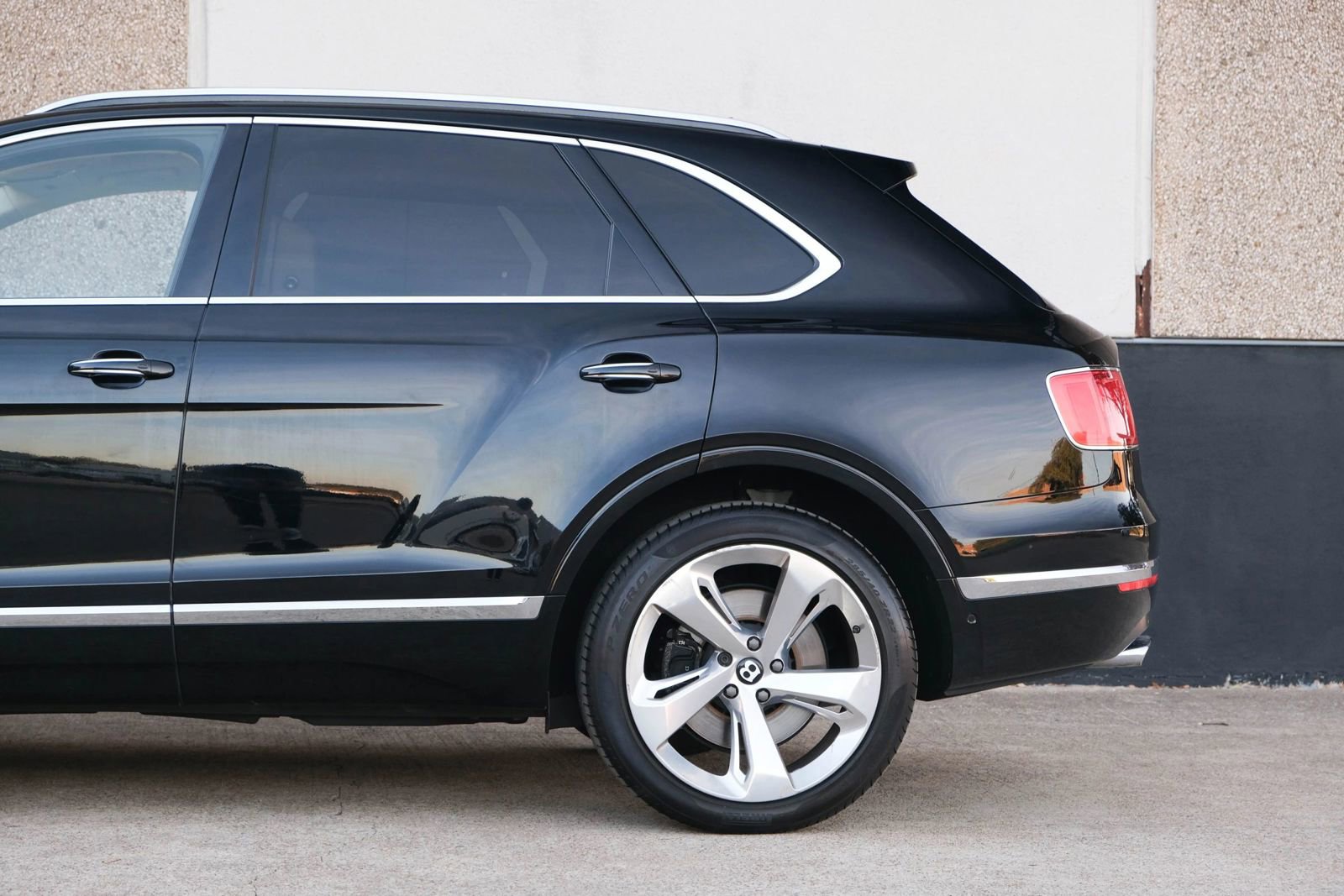 Used 2018 Bentley Bentayga image 7