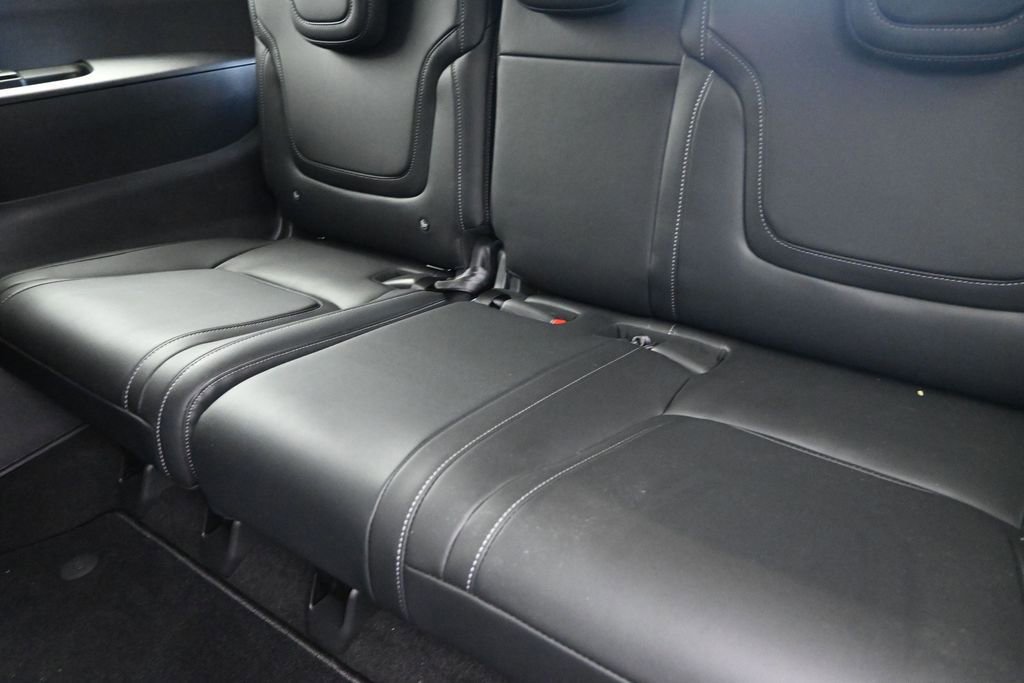 Used 2025 Nissan Armada SV RWD image 17