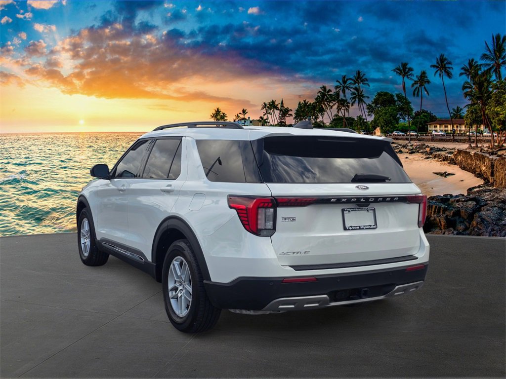 Used 2025 Ford Explorer Active w/ Active Comfort Package image 7