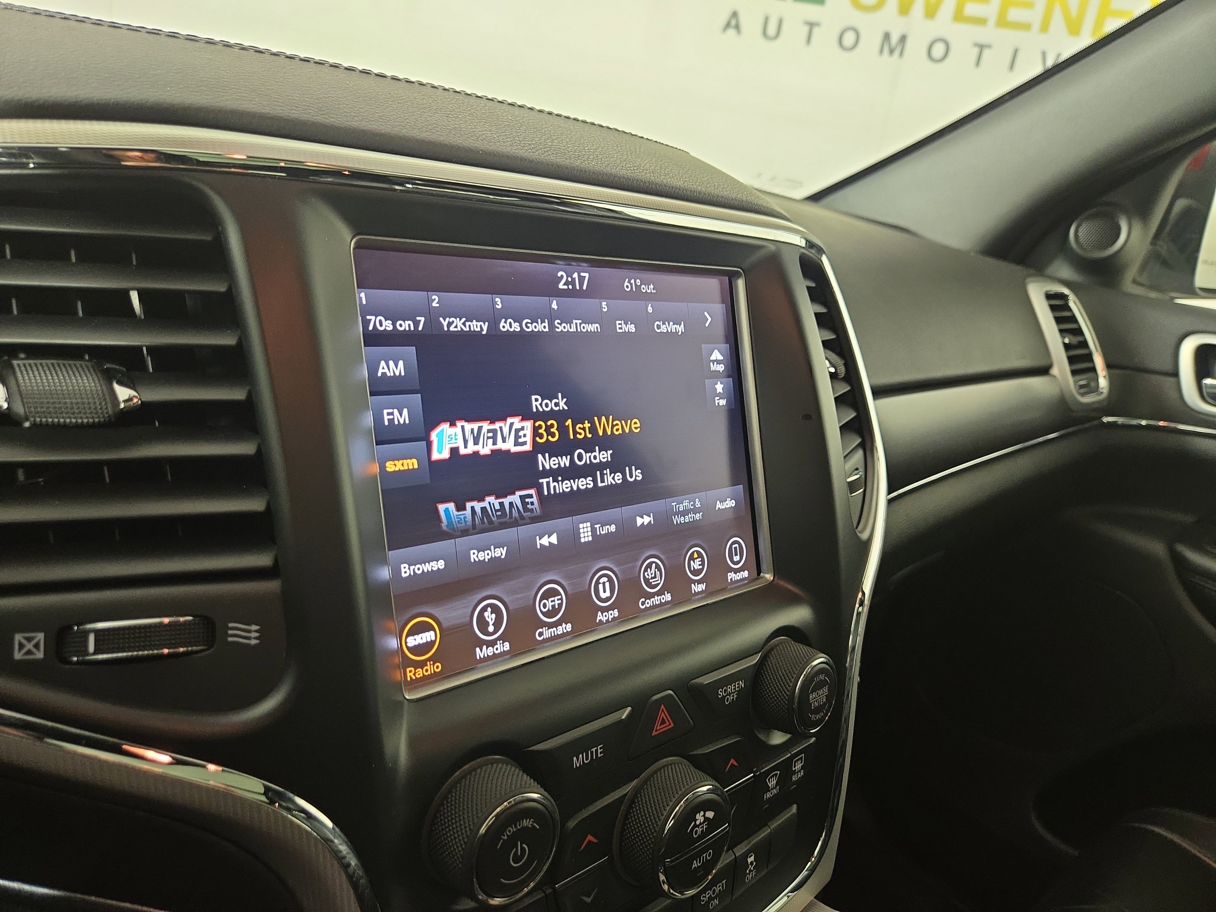 Used 2018 Jeep Grand Cherokee Limited AWD/4WD image 19