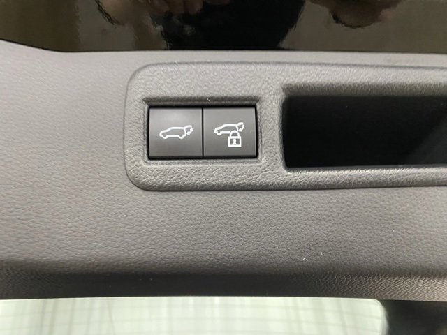 Certified 2024 Toyota Venza XLE image 13