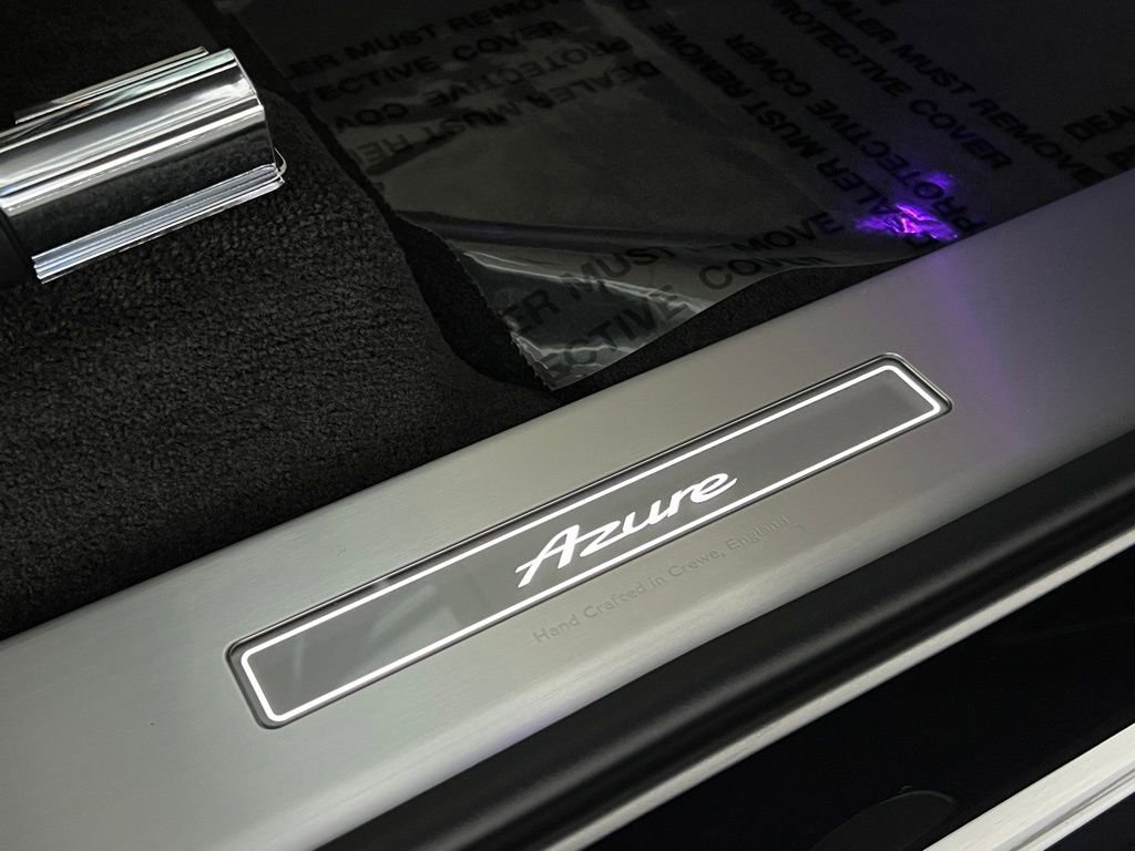 Used 2025 Bentley Bentayga image 24