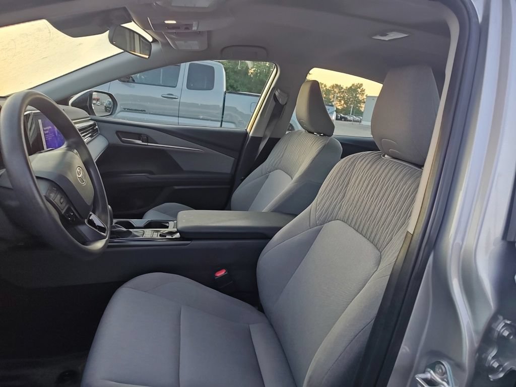 Used 2025 Toyota Camry LE FWD image 7