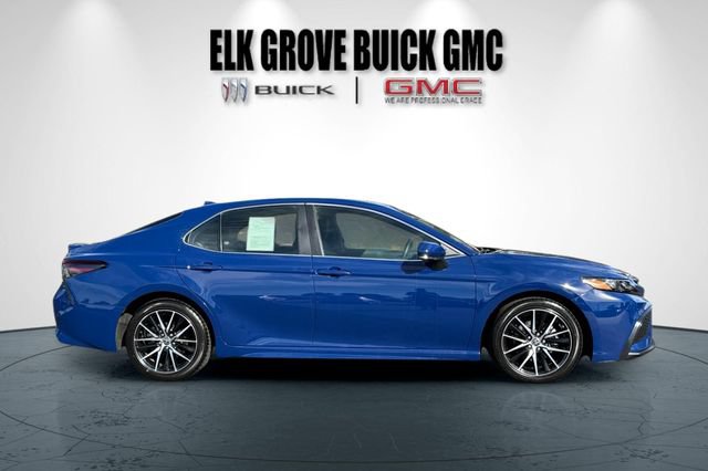 Used 2023 Toyota Camry SE w/ Convenience Package FWD image 3