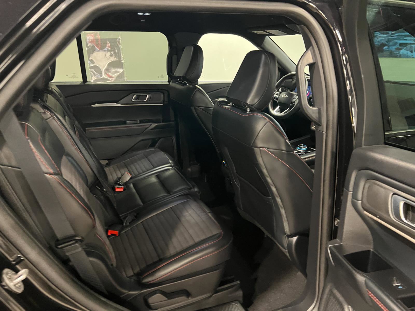 Used 2025 Ford Explorer ST-Line w/ ST-Line Street Pack image 35
