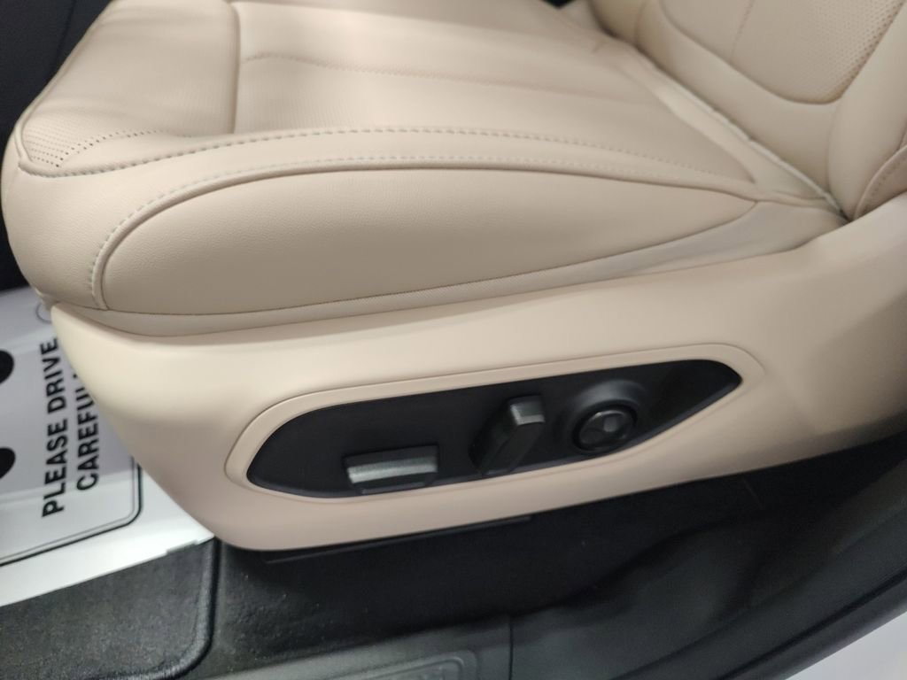 New 2025 Jeep Grand Cherokee Limited w/ Luxury Tech Group II image 27